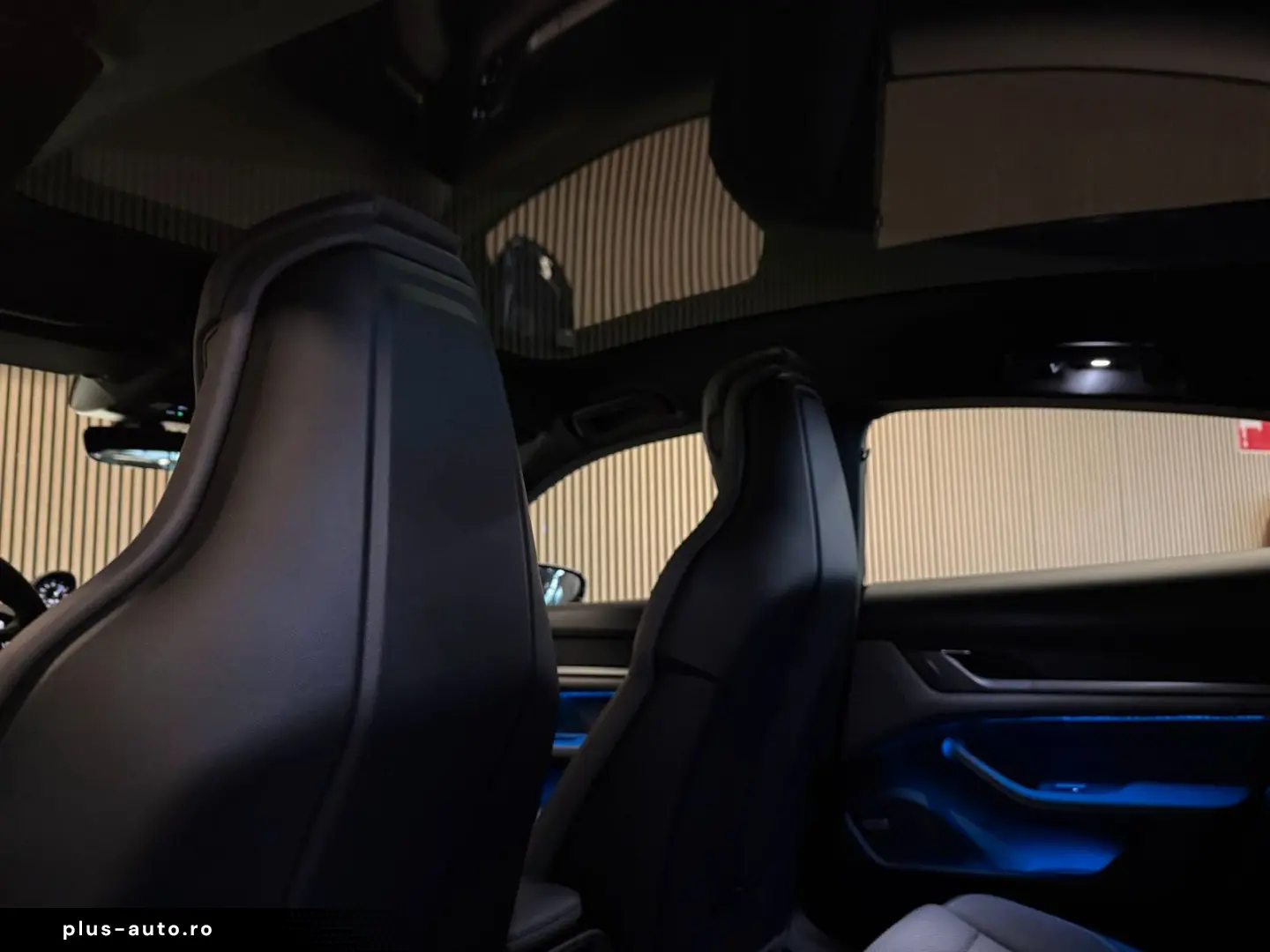 PORSCHE Taycan Performance 93 kWh-PANO-LUFT-SPORT CHRONO