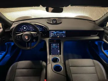 PORSCHE Taycan Performance 93 kWh-PANO-LUFT-SPORT CHRONO