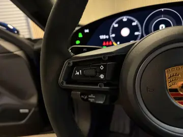 PORSCHE Taycan Performance 93 kWh-PANO-LUFT-SPORT CHRONO