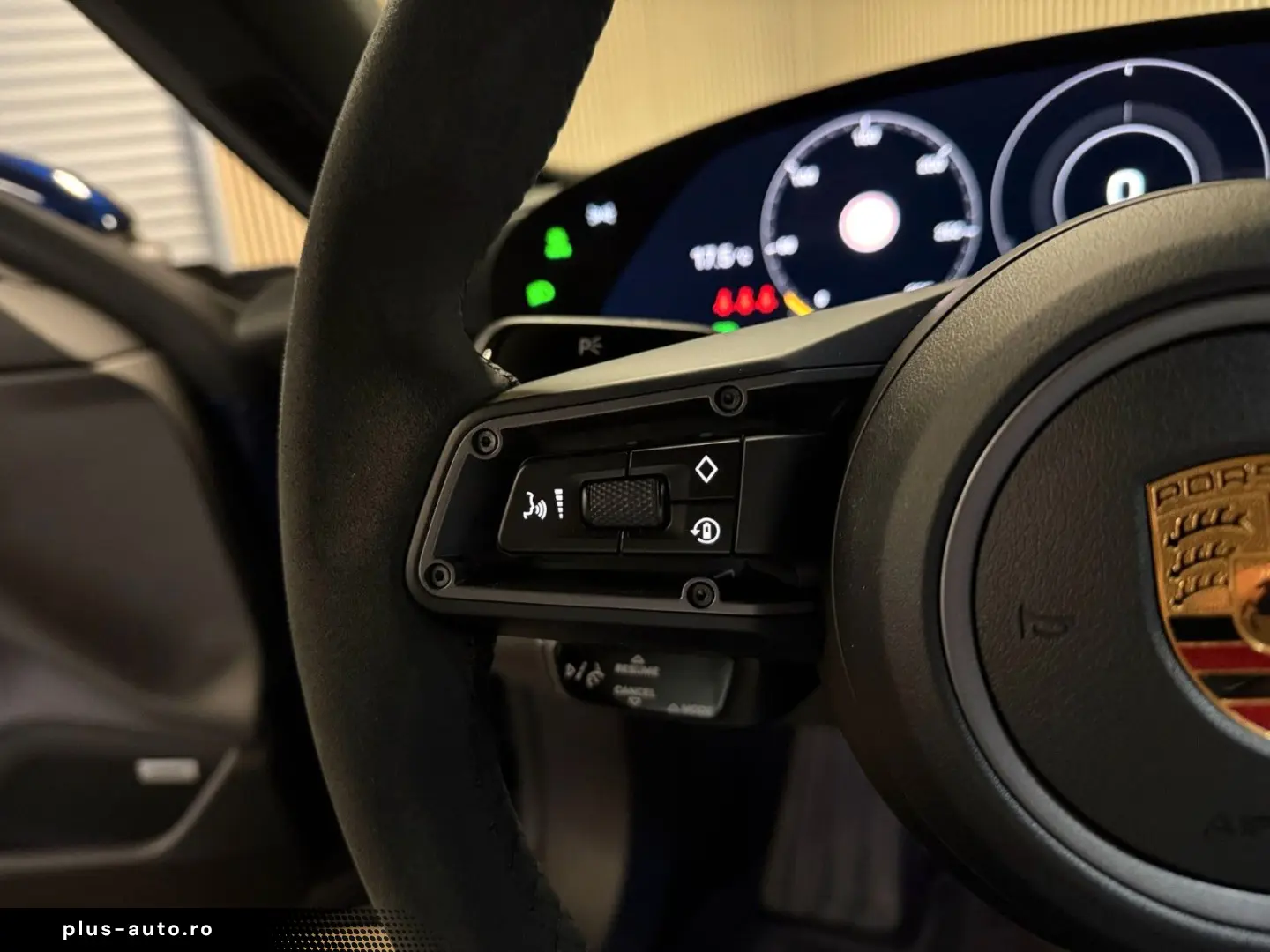 PORSCHE Taycan Performance 93 kWh-PANO-LUFT-SPORT CHRONO