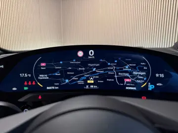 PORSCHE Taycan Performance 93 kWh-PANO-LUFT-SPORT CHRONO