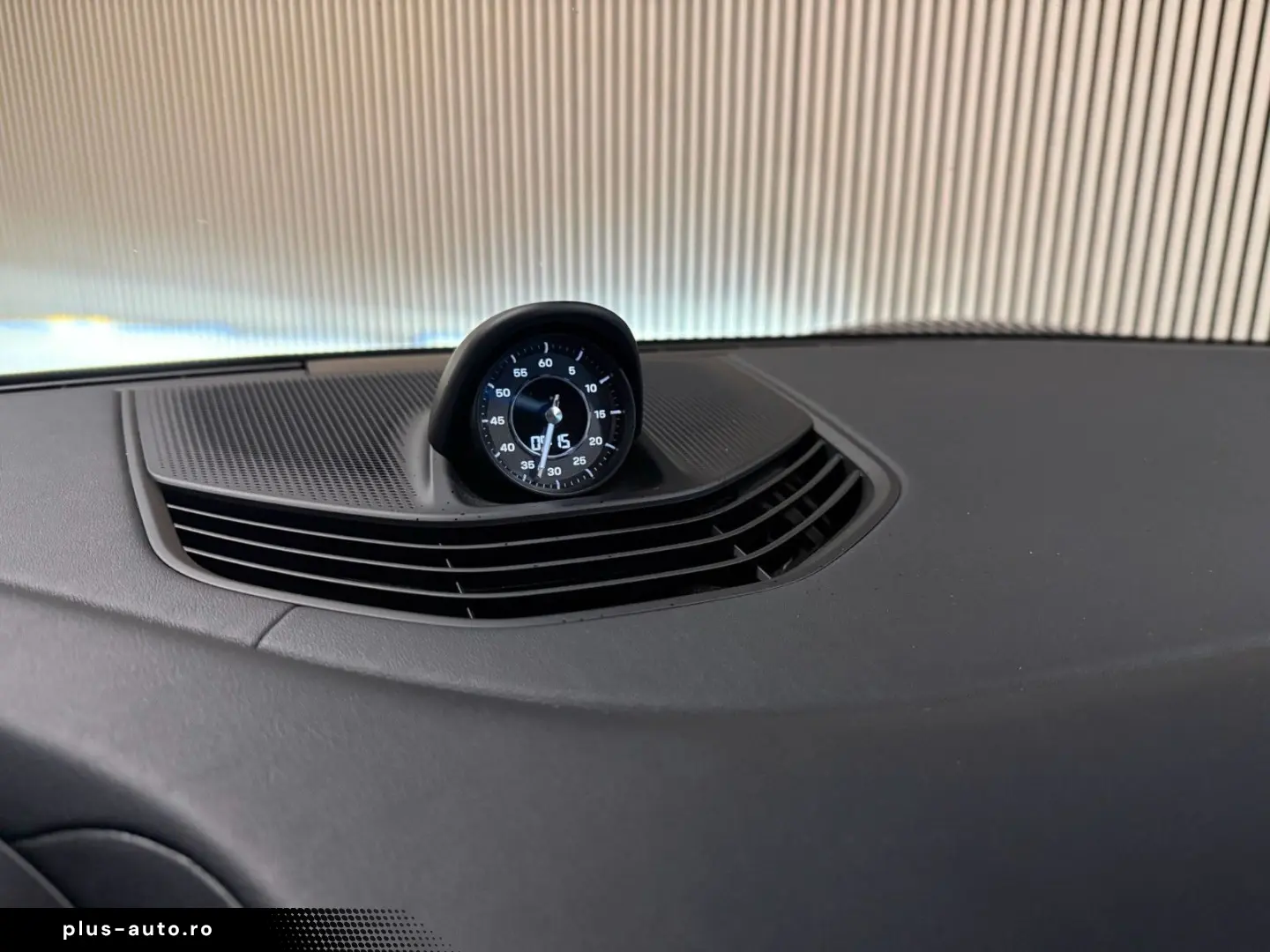 PORSCHE Taycan Performance 93 kWh-PANO-LUFT-SPORT CHRONO