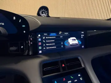 PORSCHE Taycan Performance 93 kWh-PANO-LUFT-SPORT CHRONO