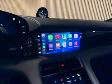 PORSCHE Taycan Performance 93 kWh-PANO-LUFT-SPORT CHRONO