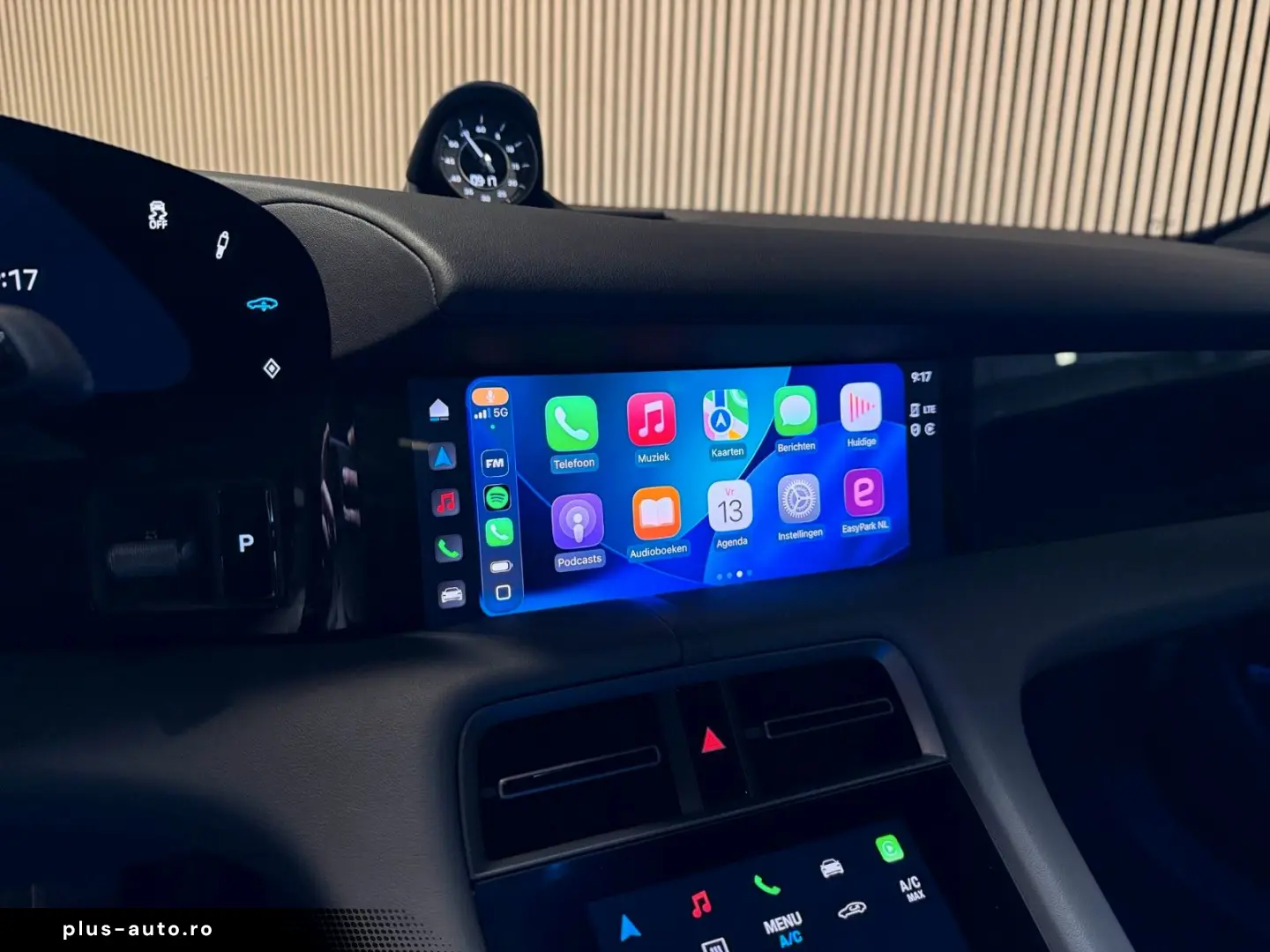 PORSCHE Taycan Performance 93 kWh-PANO-LUFT-SPORT CHRONO