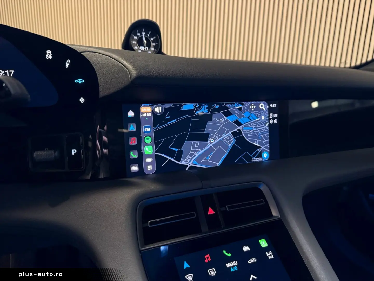 PORSCHE Taycan Performance 93 kWh-PANO-LUFT-SPORT CHRONO