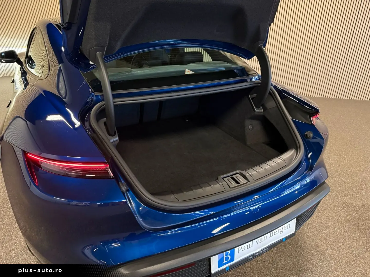 PORSCHE Taycan Performance 93 kWh-PANO-LUFT-SPORT CHRONO