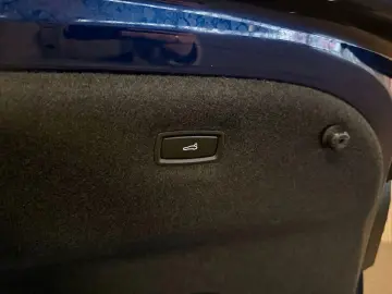 PORSCHE Taycan Performance 93 kWh-PANO-LUFT-SPORT CHRONO