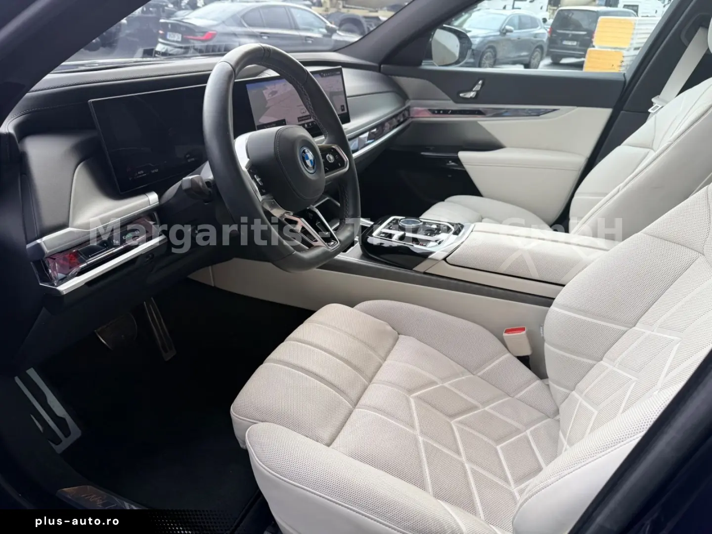 BMW M760e xDrive 21  TV Lounge B&W