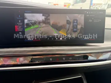 BMW M760e xDrive 21  TV Lounge B&W