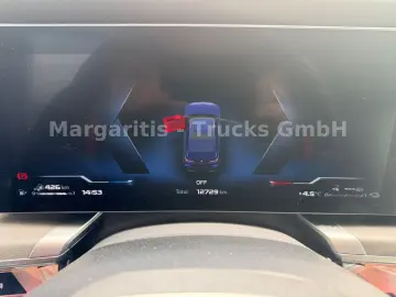 BMW M760e xDrive 21  TV Lounge B&W