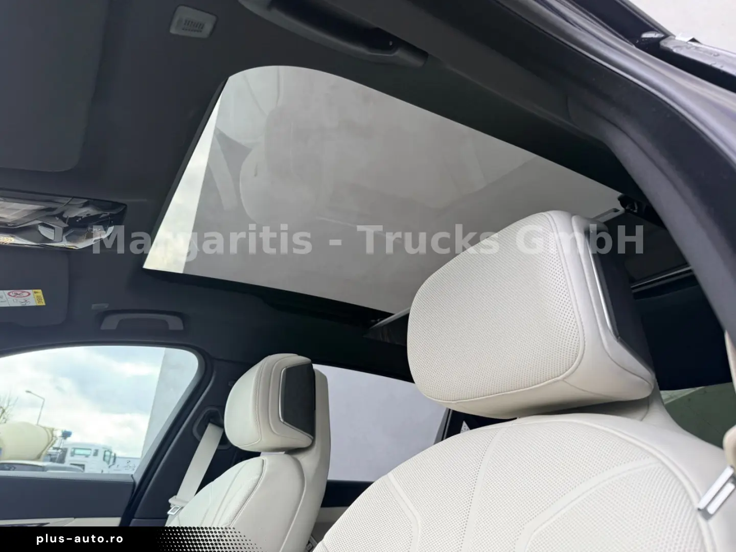 BMW M760e xDrive 21  TV Lounge B&W