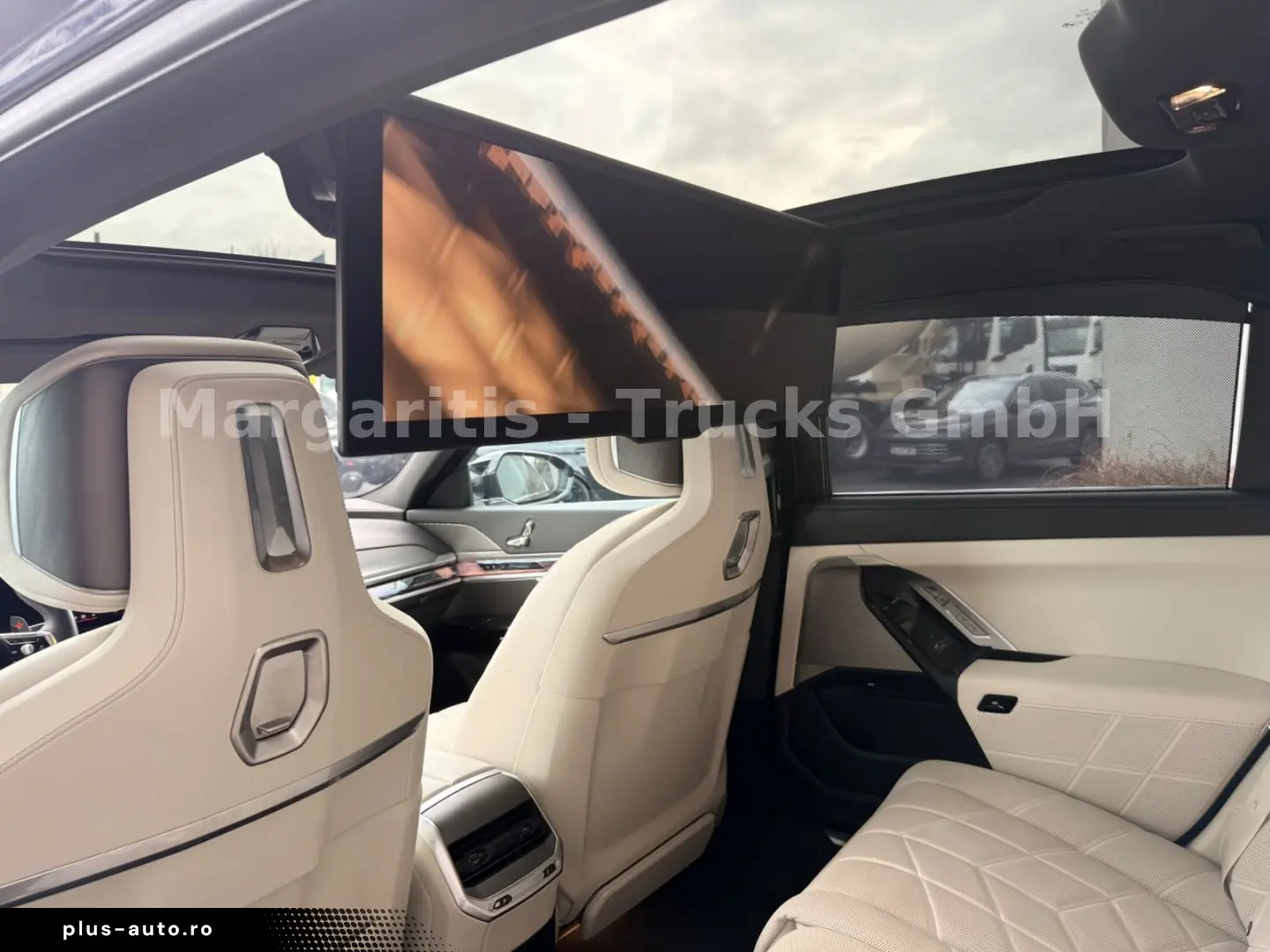 BMW M760e xDrive 21  TV Lounge B&W