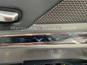 BMW M760e xDrive 21  TV Lounge B&W