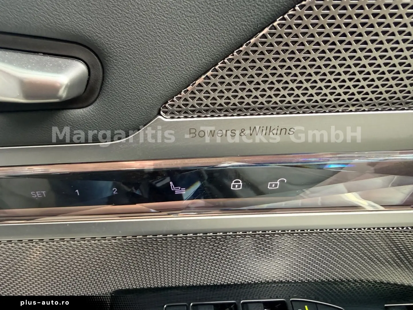 BMW M760e xDrive 21  TV Lounge B&W