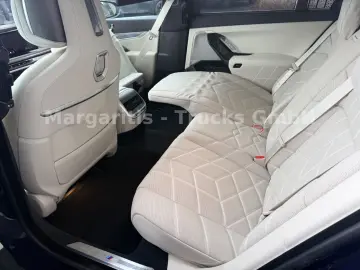 BMW M760e xDrive 21  TV Lounge B&W