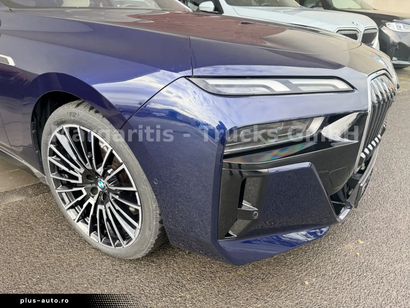 BMW M760e xDrive 21  TV Lounge B&W