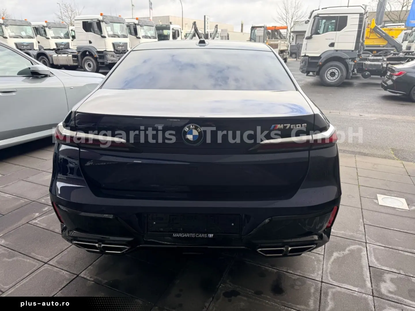 BMW M760e xDrive 21  TV Lounge B&W