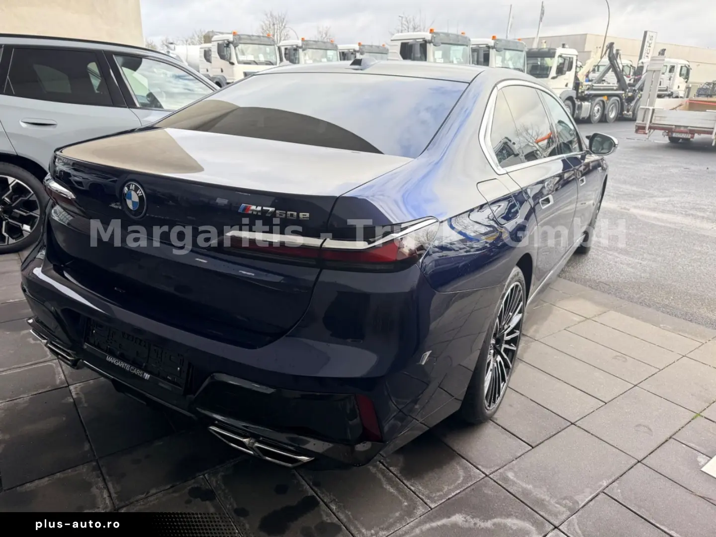 BMW M760e xDrive 21  TV Lounge B&W