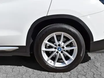 BMW X3 xDrive30e DAB LED WLAN Parkassistent AHK Shz