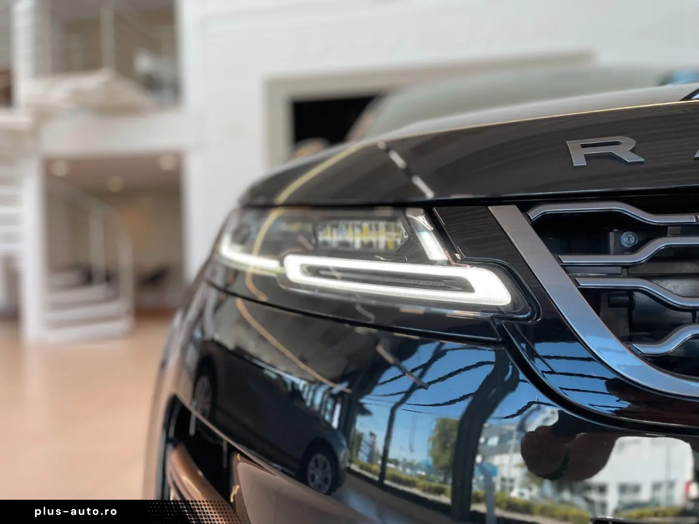 LAND ROVER R-Dynamic SE  Pano Winter 20  Black Keyless ACC