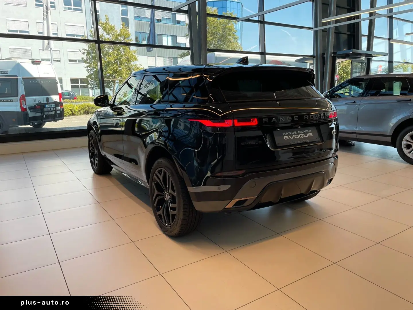 LAND ROVER R-Dynamic SE  Pano Winter 20  Black Keyless ACC