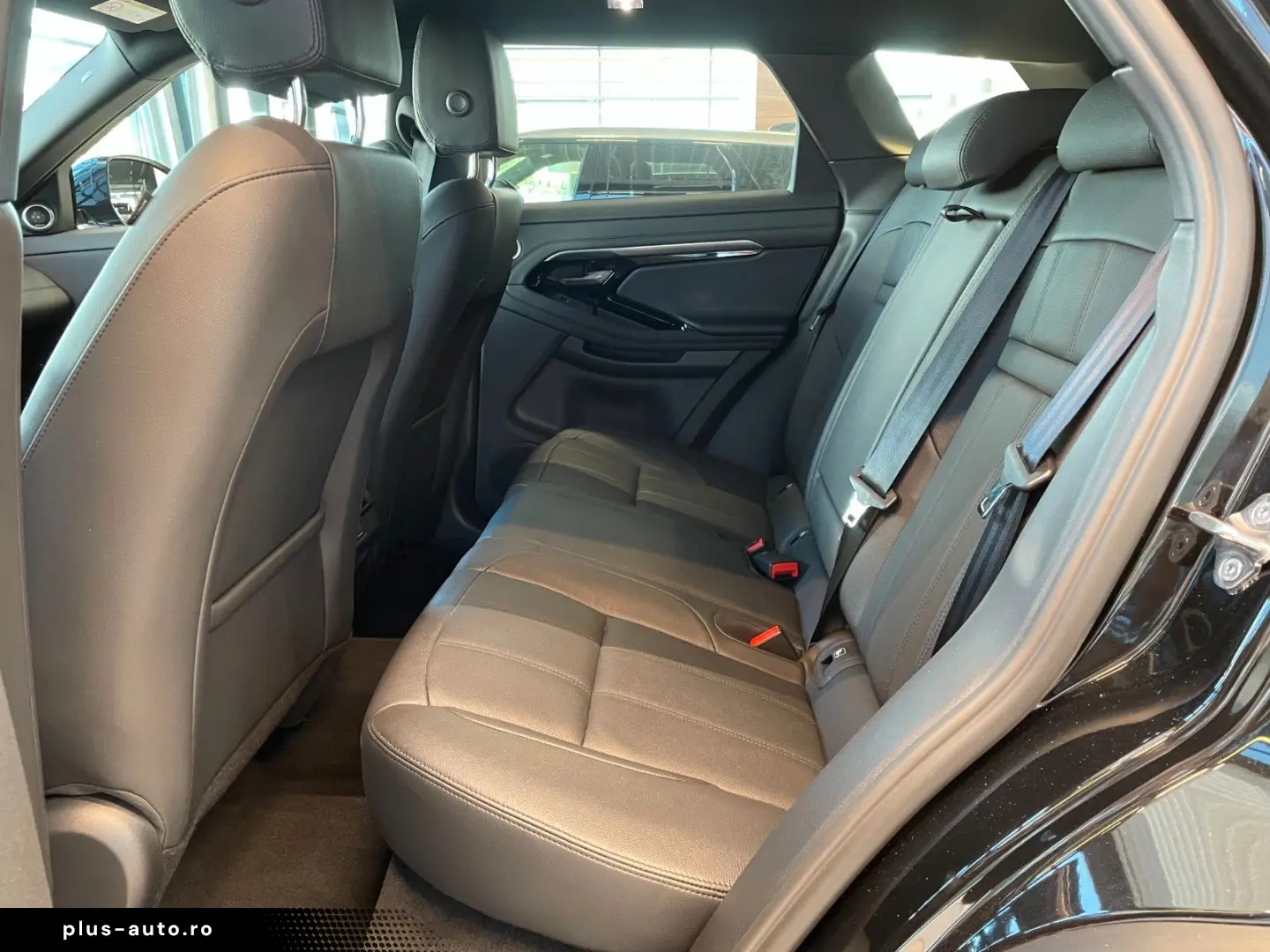 LAND ROVER R-Dynamic SE  Pano Winter 20  Black Keyless ACC