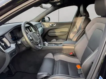 VOLVO XC60 B5 AWD Plus-Dark PilotAssist BLIS