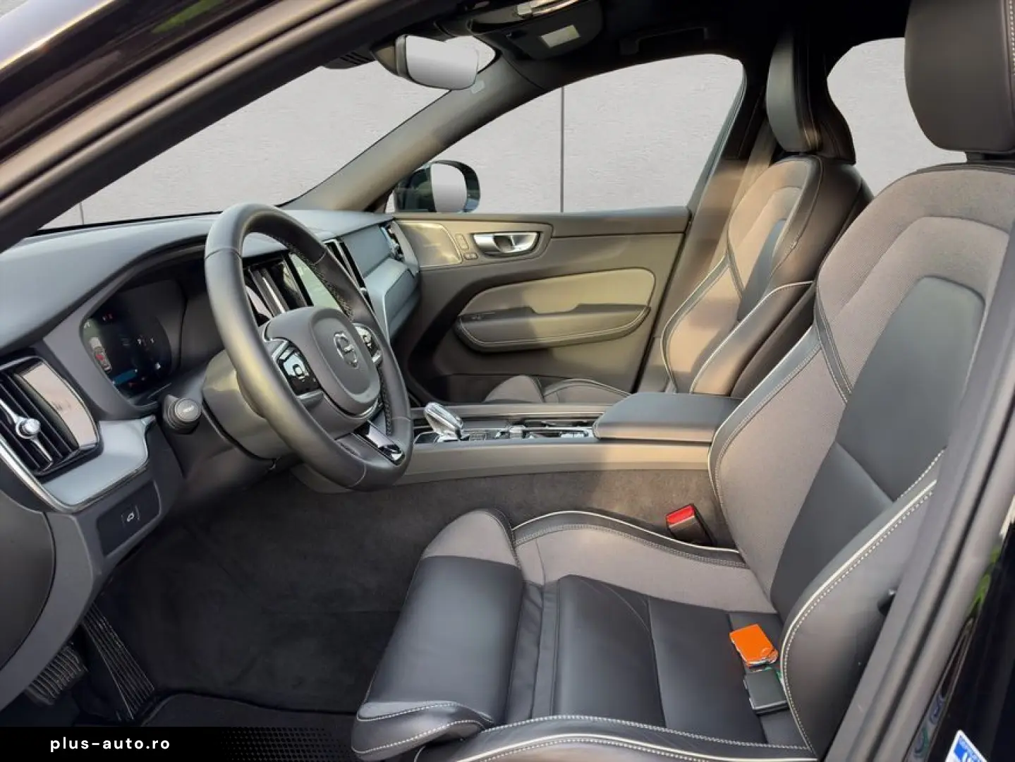 VOLVO XC60 B5 AWD Plus-Dark PilotAssist BLIS