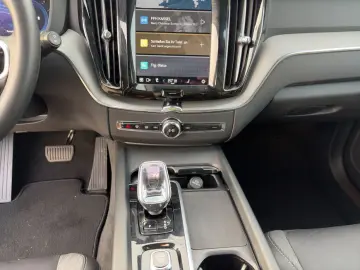 VOLVO XC60 B5 AWD Plus-Dark PilotAssist BLIS