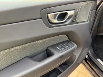 VOLVO XC60 B5 AWD Plus-Dark PilotAssist BLIS