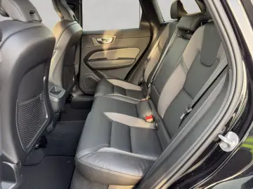 VOLVO XC60 B5 AWD Plus-Dark PilotAssist BLIS