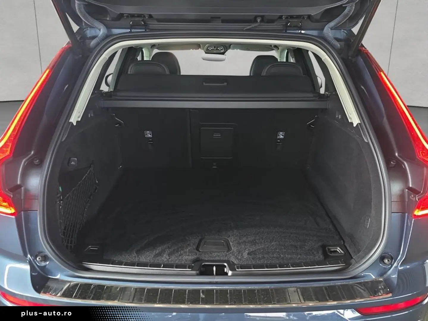 VOLVO XC60 B4 B Plus Dark