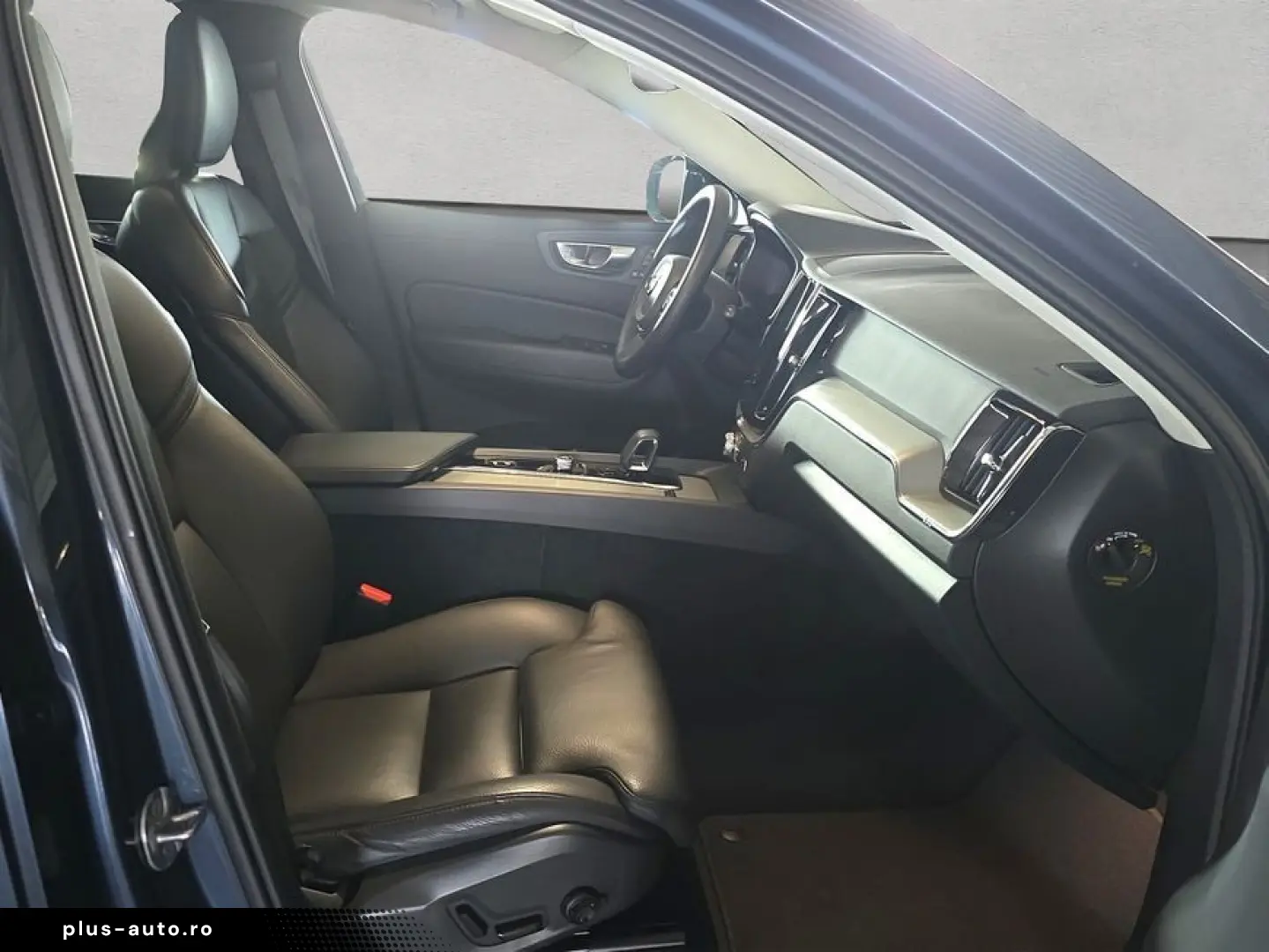 VOLVO XC60 B4 B Plus Dark