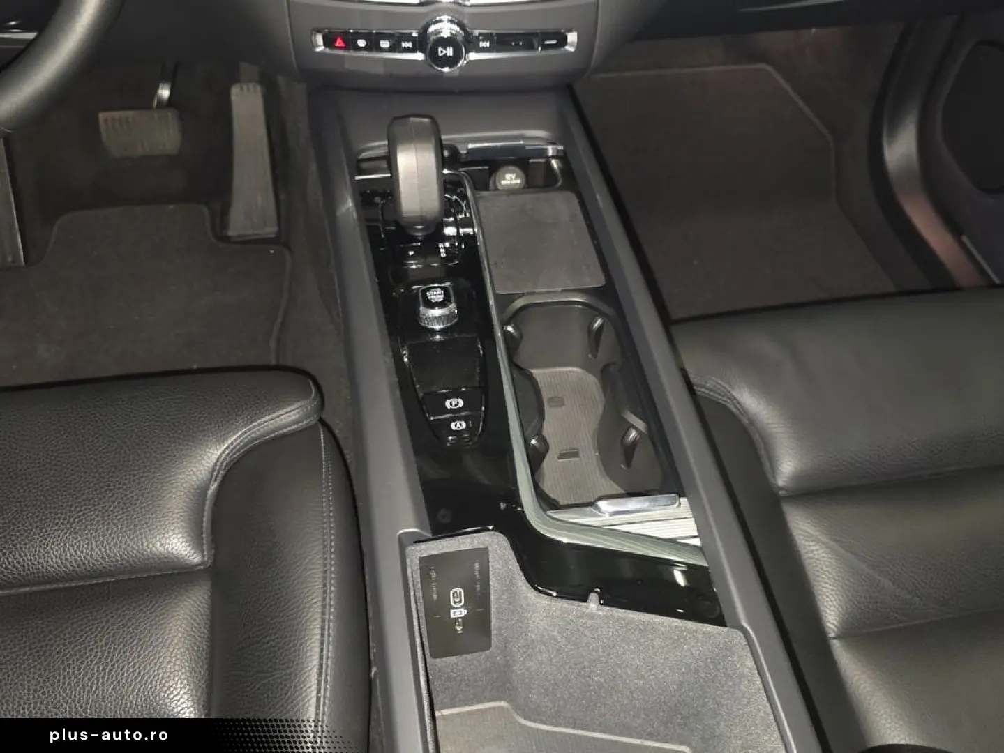 VOLVO XC60 B4 B Plus Dark