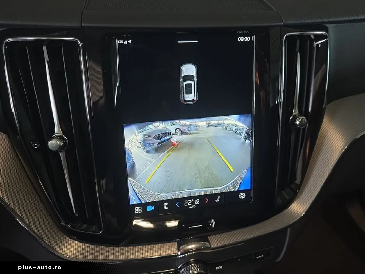 VOLVO XC60 B4 B Plus Dark