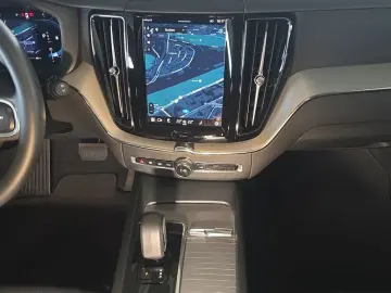 VOLVO XC60 B5 B AWD Core