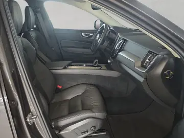 VOLVO XC60 B5 B AWD Core