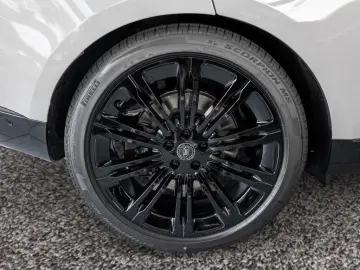 LAND ROVER Range Rover P615 SV