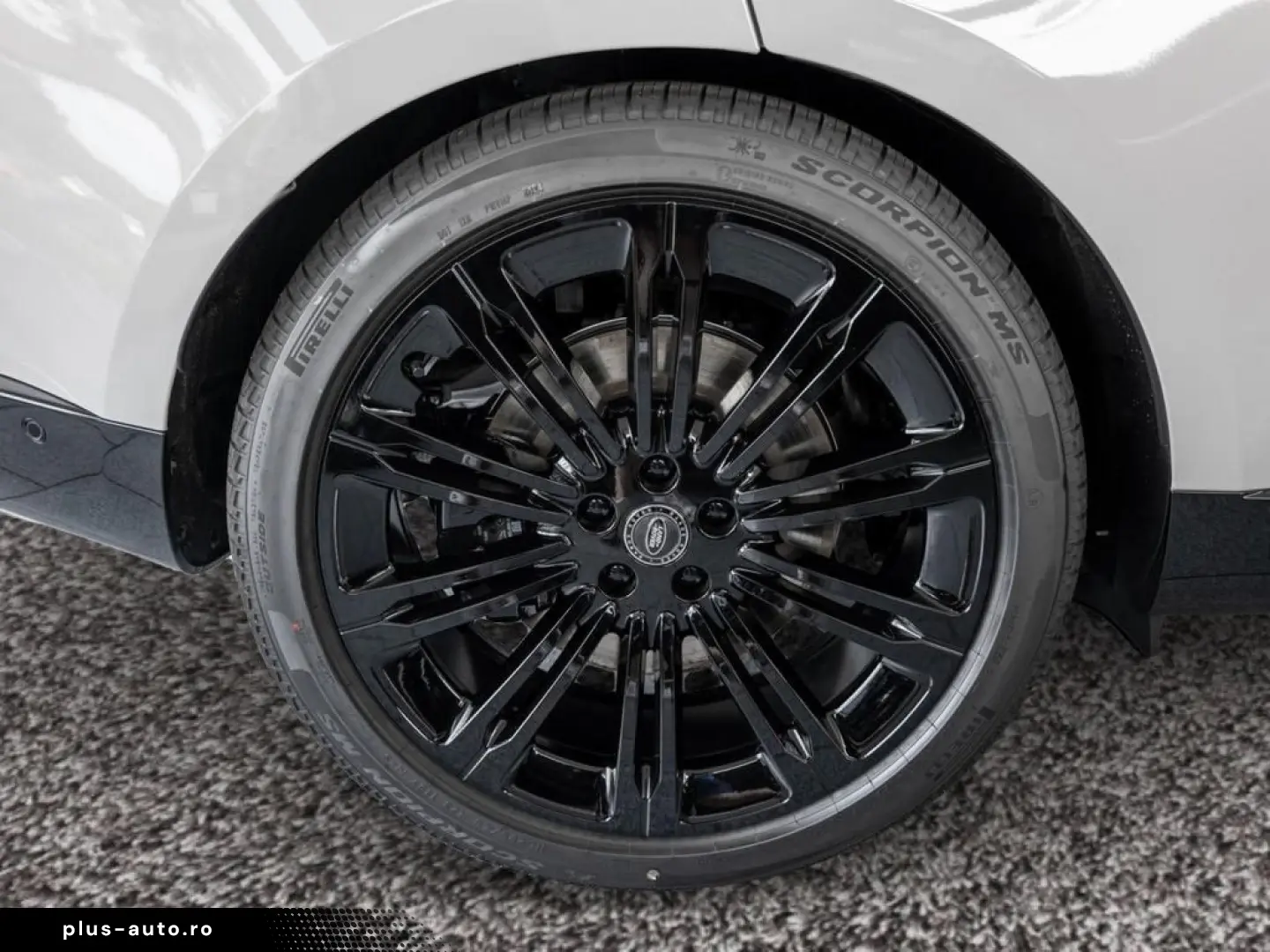 LAND ROVER Range Rover P615 SV