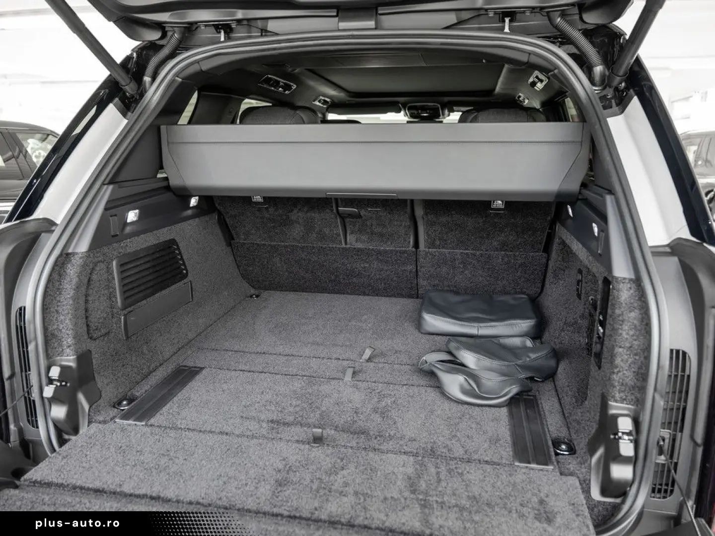 LAND ROVER Range Rover P615 SV