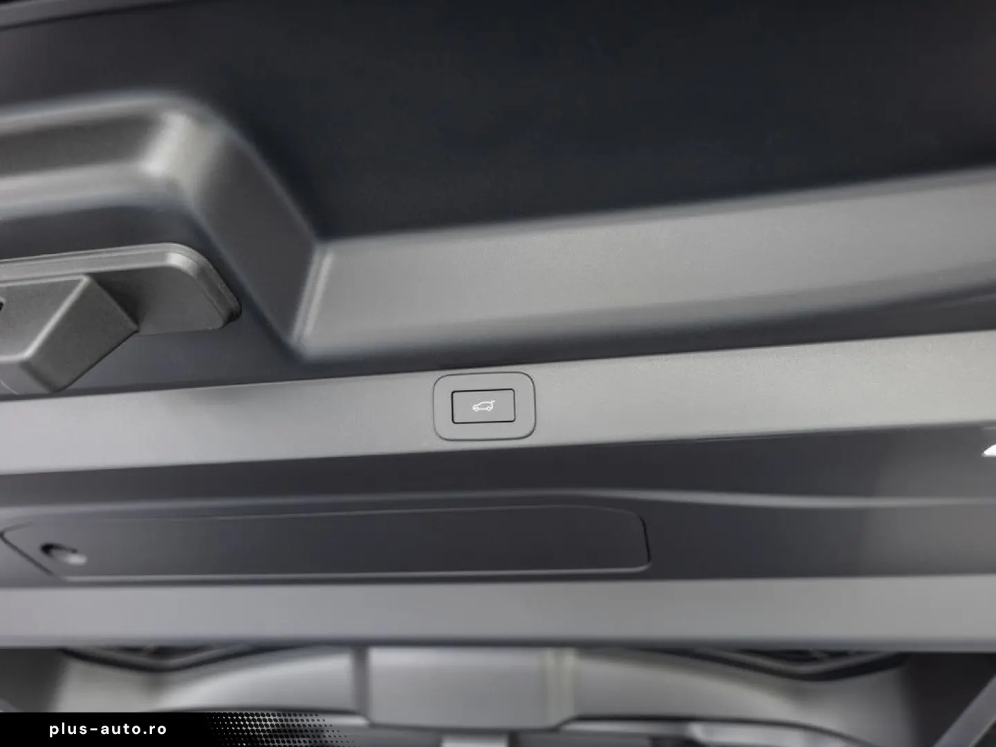 LAND ROVER Range Rover P615 SV