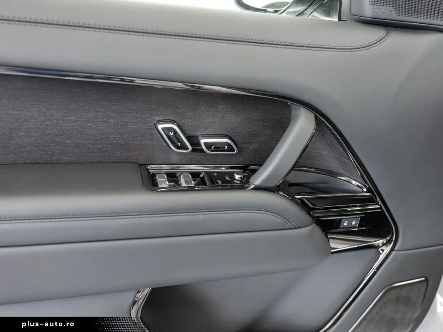 LAND ROVER Range Rover P615 SV