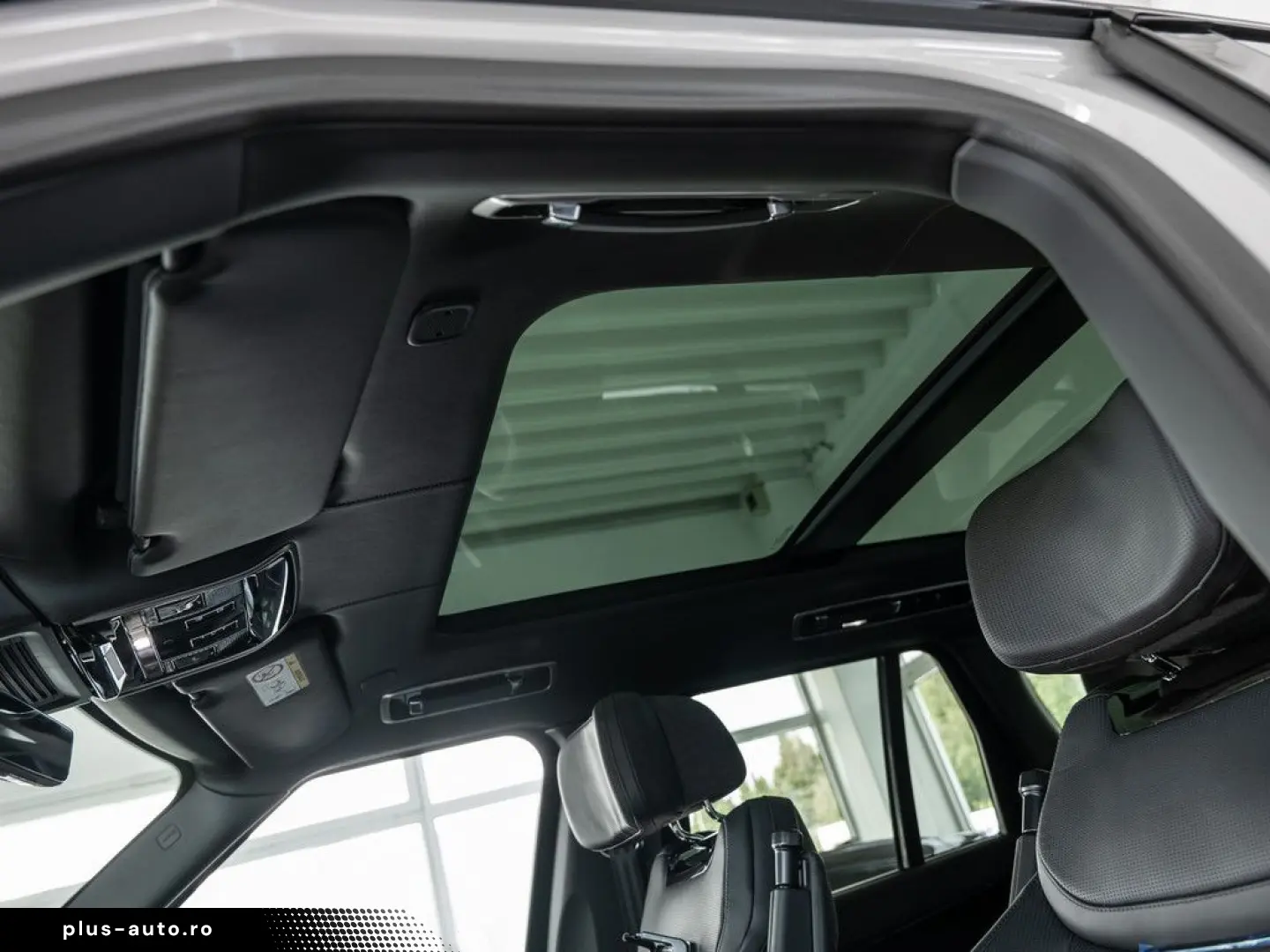 LAND ROVER Range Rover P615 SV