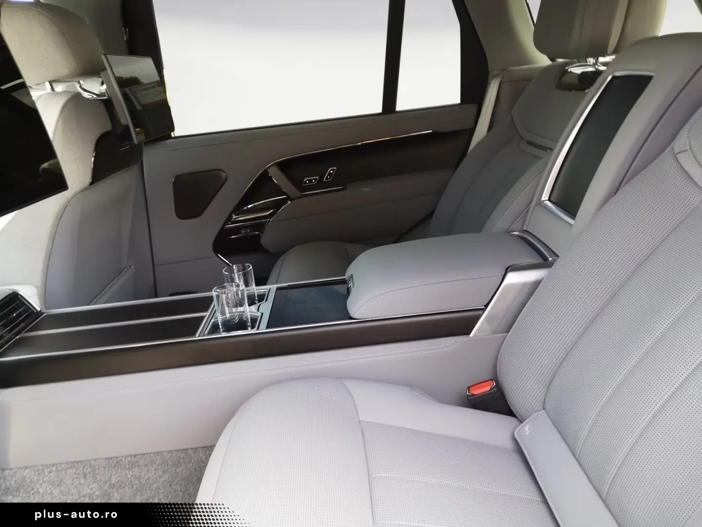 Range Rover P615 LWB SV