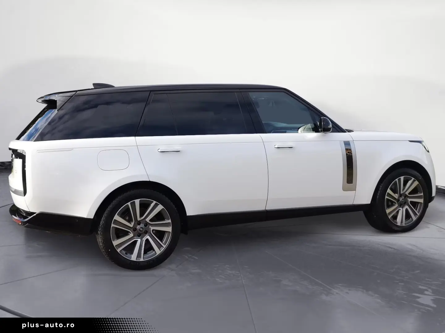 Range Rover P615 LWB SV