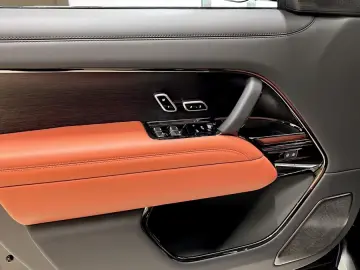 Range Rover SV P615 LWB