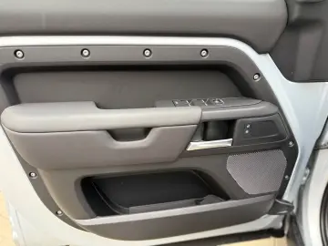 LAND ROVER Defender 110 S Black Gloss