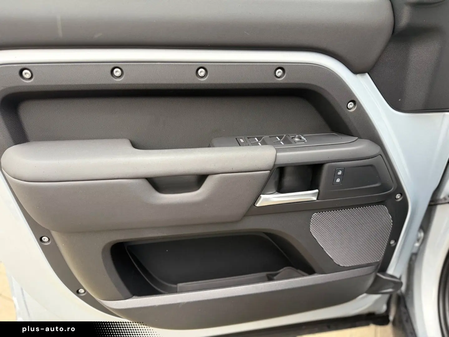 LAND ROVER Defender 110 S Black Gloss