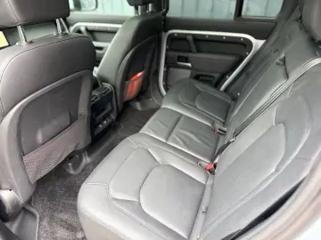 LAND ROVER Defender 110 S Black Gloss